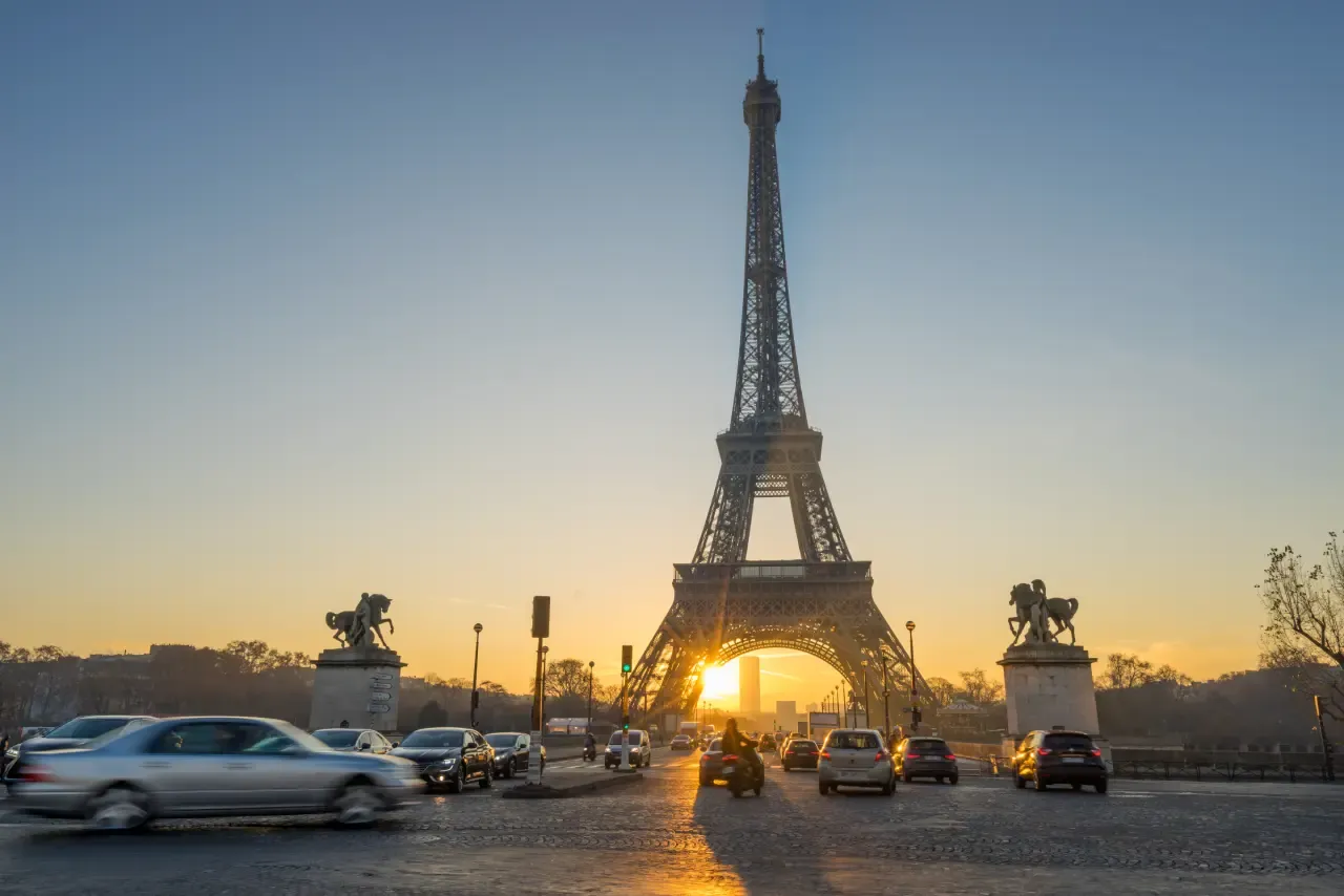How to get to the Eiffel Tower by car